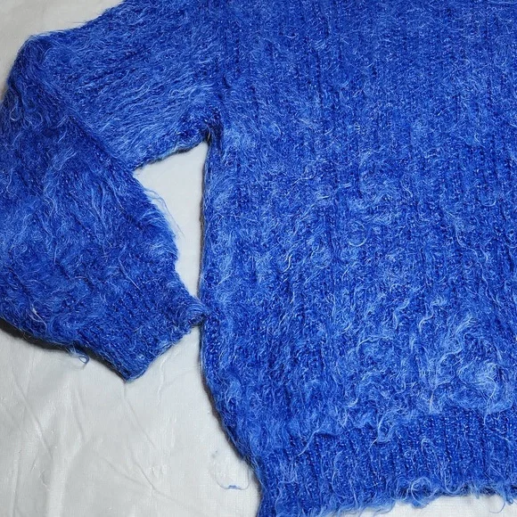 Another Look Sweater - Picture 2 of 10